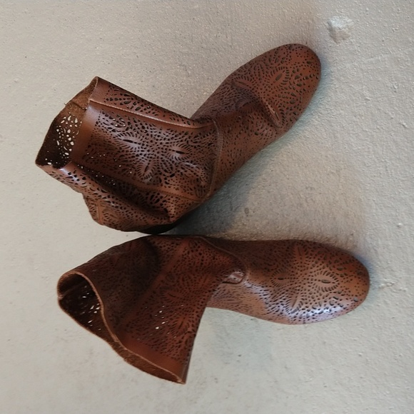 Brown boots - Picture 2 of 6